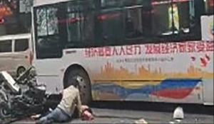Πανικός στην Κίνα: Ανδρας με μαχαίρι κατέλαβε λεωφορείο -5 νεκροί, 21 τραυματίες