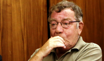 Πέθανε ο Ηλίας Νικολακόπουλος - Έπαθε ανακοπή ενώ κολυμπούσε στη Σύρο