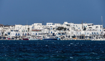Αντίπαρος: «Βουλιάζει» από διασημότητες το νησί – Το θρυλικό «σκαθάρι» Πωλ ΜακΚάρτνεϋ απολαμβάνει εκεί τις διακοπές του!