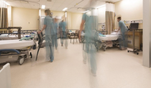 Κορωνοϊός: Ασθενής νοσηλεύεται στο «Αττικόν» με επιβεβαιωμένη γρίπη ΚΑΙ κορωνοϊό