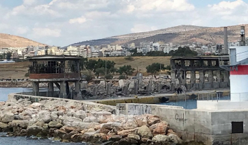 Σεισμός ΤΩΡΑ: Ζημιές στην είσοδο του λιμανιού του Πειραιά από τoν σεισμό - Κατέρρευσε ακατοίκητο σπίτι στην Ερμού