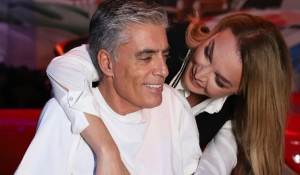 Πάρος: Νίκος Ευαγγελάτος και Τατιάνα Στεφανίδου στον Επιτάφιο και στις Αναπαραστάσεις της Μάρπησσας (Βίντεο)