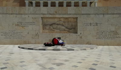 Νέα πυρίμαχα φυλάκια θα τοποθετηθούν μπροστά από το μνημείο του Αγνώστου Στρατιώτη