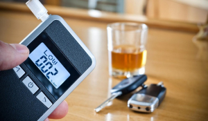 Οριστικό τέλος στο αλκοόλ – Υποχρεωτικά τα αλκοολόμετρα σε όλα τα αυτοκίνητα