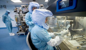 Μετάλλαξη Omicron: Ποια συμπτώματα έχουν οι εμβολιασμένοι και οι ανεμβολίαστοι