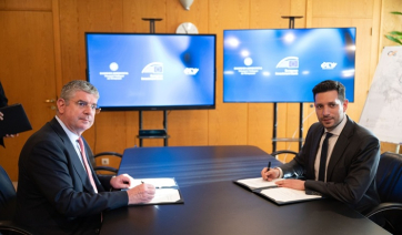 Στρατηγική συνεργασία του Υπουργείου Υποδομών Μεταφορών και της Ευρωπαϊκής Τράπεζας Επενδύσεων για την ενεργειακή υποστήριξη των ηλεκτρικών λεωφορείων στην Αθήνα