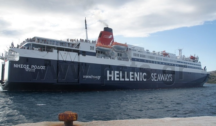 Στο λιμάνι του Πειραιά επέστρεψε το πλοίο «Νήσος Ρόδος» λόγω μηχανικής βλάβης