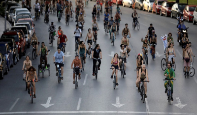 Στους δρόμους της Θεσσαλονίκης οι γυμνοί ποδηλάτες