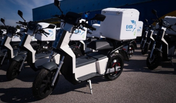 ΕΛΤΑ: Ανανέωση του στόλου με 250 ηλεκτρικά δίκυκλα ελληνικής παραγωγής για τη διανομή αλληλογραφίας