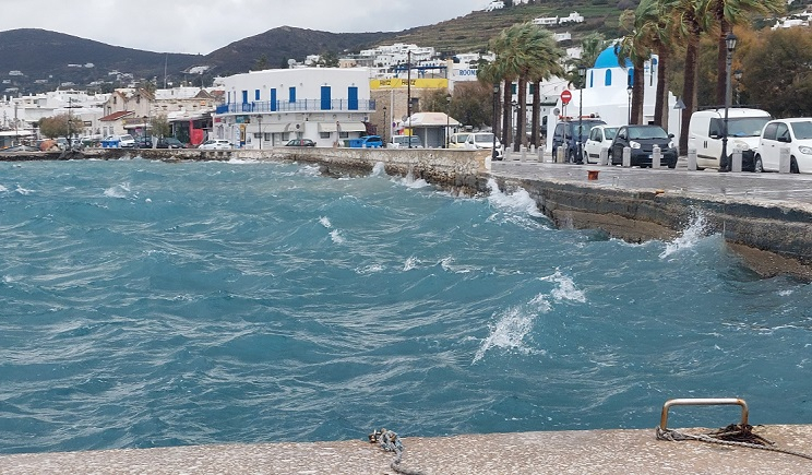 Πάρος: Αδυναμία απόπλου Ε/Γ-Τ/Χ/-Κ/Μ πλοίου από το λιμάνι