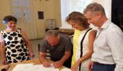 Πάρος – Λεύκες: Παρουσίαση και υπογραφή σύμβασης αναδόχου για την υλοποίηση ενός πολύ σημαντικού έργου για το νησί (Βίντεο)