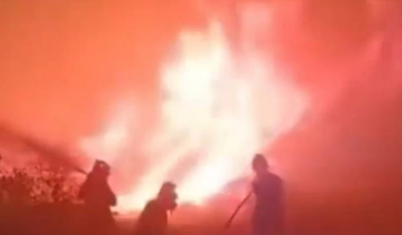 Φωτιά στη Ρόδο: «Δες πώς βοηθάει ο αέρας» - Συγκλονιστικά βίντεο από τη μάχη με τις φλόγες