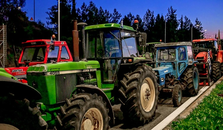 Συνεχίζονται οι πολύωροι αποκλεισμοί σε τελωνεία - Σήμερα αποφασίζεται η πορεία των αγροτικών κινητοποιήσεων (βίντεο)
