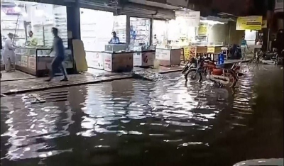 Πακιστάν: Καταιγίδα στο Καράτσι σκοτώνει τουλάχιστον 16, σφοδροί άνεμοι προκαλούν χάος (βίντεο)