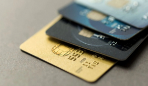 Τράπεζες: Εφάπαξ πληρωμή του φόρου εισοδήματος με πιστωτική κάρτα και με έκπτωση 3%