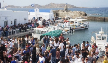 Overbooked η Ελλάδα ως το τέλος Σεπτεμβρίου / 85-95% η πληρότητα σε όλους τους προορισμούς