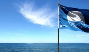 Οκτώ παραλίες χάνουν τη «Γαλάζια Σημαία» -Ποιες ελλείψεις διαπιστώθηκαν