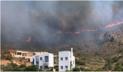 Πύρινη λαίλαπα καίει την Ελαφόνησο -Μάχη με τις φλόγες και τα μποφόρ