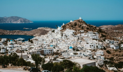 H Δάφνη Τόλη ταξιδεύει στην Ίο και εστιάζει στην περίοδο μετά τη σεζόν