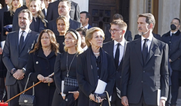 Κηδεία τέως βασιλιά Κωνσταντίνου: Με τον εθνικό ύμνο ο αποχαιρετισμός στη Μητρόπολη