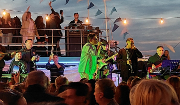 Πάρος, Νάουσα: To καλύτερο και μεγαλύτερο Πασχαλινό ξεφάντωμα στο λιμανάκι ever! (Βίντεο)