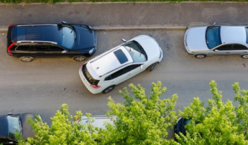 Πώς να παρκάρουμε εύκολα και γρήγορα -Το κόλπο για να μην χτυπήσουμε ποτέ ξανά το πεζοδρόμιο