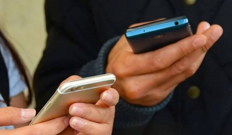 Κορονοϊός: Προσοχή! Δείτε πόσο ζει ο ιός πάνω στο κινητό σας