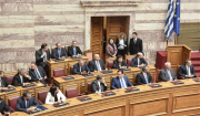 Στα υπουργικά έδρανα της Βουλής για πρώτη φορά η κυβέρνηση Μητσοτάκη