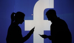 Στενεύει ο κλοιός για το Facebook - Απειλεί με κυρώσεις η Κομισιόν