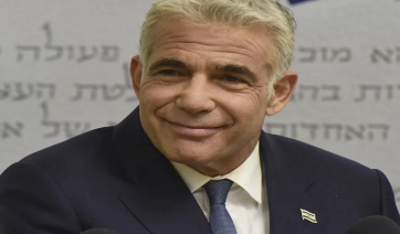 Γιαΐρ Λαπίντ: Ο «Τζορτζ Κλούνεϊ» της ισραηλινής δημοσιογραφίας ίσως είναι ο επόμενος πρωθυπουργός