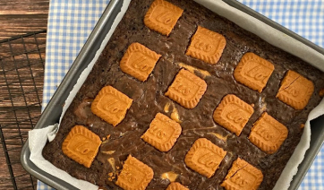 Συνταγή για μπάρες cheesecake με πέντε μόλις υλικά