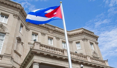 Η κουβανική σημαία κυμάτιζε έξω από τη διπλωματική αποστολή της χώρας στην αμερικανική πρωτεύουσα