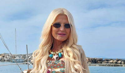Πάρος - Πάσχα: Η Μαρίνα Σταυράκη πιο όμορφη από ποτέ στη Νάουσα