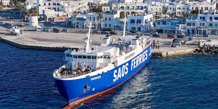 «Εκσφενδονιστήκαμε κοντά στα 15 μέτρα»: Επιβάτης περιγράφει στο iefimerida την πρόσκρουση στο λιμάνι της Φολέγανδρου