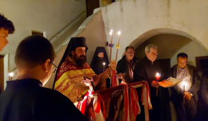 Πάρος: Ανάσταση στην Ιερά Μονή Αγ. Γεωργίου Λαγκάδας - Μυστικιστική ατμόσφαιρα υπό το φως των κεριών (Βίντεο)