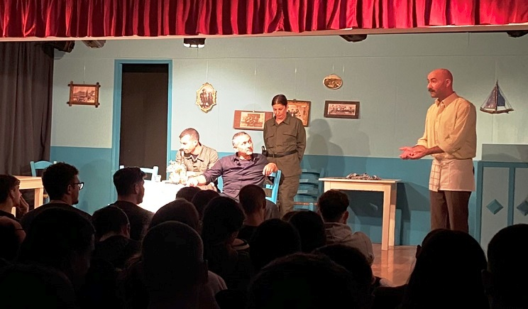 Το "Φίλεμα" της Θ.Ο. Νάουσας Πάρου στα Λύκεια του νησιού