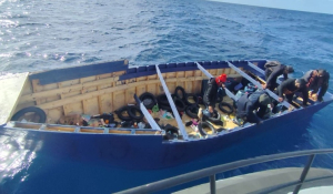 Επιχείρηση έρευνας, εντοπισμός και διάσωση αλλοδαπών, περισυλλογή σορών στους Καλούς Λιμένες και νότια - Σύλληψη των αλλοδαπών διακινητών τους