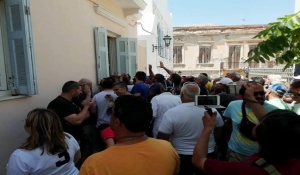 Σύρος: Ένταση στην Επιθεώρηση Εργασίας εξαιτίας καταγγελίας πρώην εργαζομένων του Νεωρίου