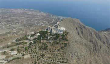 Τραγωδία στη Σαντορίνη: Δύο νεκροί από πτώση Buggy σε χαράδρα 200 μέτρων