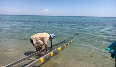Θήρα: Πρόσβαση ΑμεΑ στη θάλασσα στην ακτή Καμαρίου