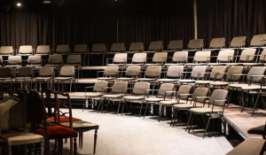 Δημοτικό Θέατρο Πειραιά: Ανανεωμένο, με νέα σκηνή, επετειακή έκθεση και δύο σημαντικές πρεμιέρες