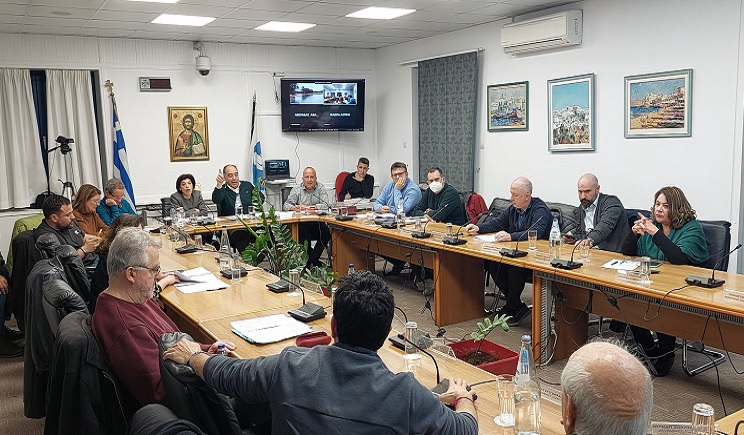 Πάρος, Δημοτικό Συμβούλιο: Συζήτηση για χρηματική παροχή στους εργαζόμενους καθαριότητας αντί για Μέσα Ατομική Προστασίας (Βίντεο)