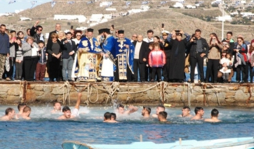 Με κάθε λαμπρότητα και επισημότητα εορτάστηκαν και φέτος τα Θεοφάνεια στη Μύκονο