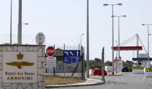 Υποχρεωτική εκκένωση του Ακρωτηρίου της Κύπρου, ήχησαν ξανά σειρήνες, απογειώθηκαν μαχητικά αεροσκάφη (βίντεο)