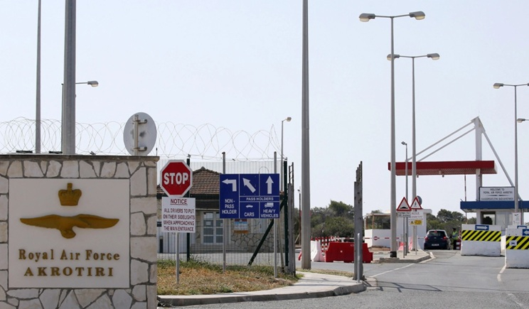 Υποχρεωτική εκκένωση του Ακρωτηρίου της Κύπρου, ήχησαν ξανά σειρήνες, απογειώθηκαν μαχητικά αεροσκάφη (βίντεο)