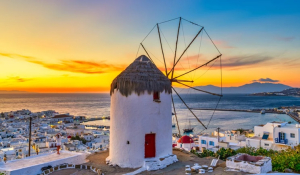 Μύκονος – Σαντορίνη: Γιατί «βούτηξε» ο τζίρος της εστίασης