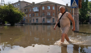 Η Χερσώνα κάτω από το νερό μετά την έκρηξη στο φράγμα Κάχοβκα - Πλημμυρισμένα 14.000 σπίτια