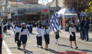 Παρέλαση μαθητριών μόνο με μαντίλες για πρώτη φορά στην Ξάνθη