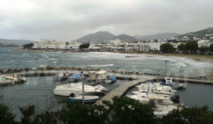 Αναχωρούν Blue Star Patmos  και Νήσος Μύκονος από το λιμάνι του Πειραιά