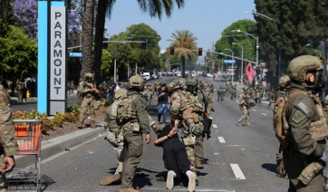 Ο Τραμπ σταμάτησε τις διαδηλώσεις στο Λος Άντζελες με την εθνοφρουρά: «Δεν θα ανεχτούμε τις πορείες της Αριστεράς, ανίκανη η δήμαρχος»